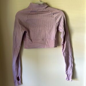 Alo Yoga seamless cable knit long sleeve top with thumb holes — size S